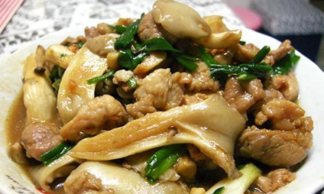 鲜蘑炒肉片的做法是什么？如何炒出鲜嫩可口的肉片？