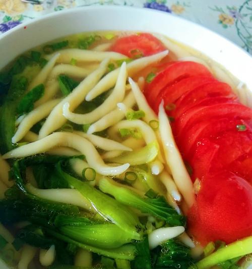 鲜美面条鱼汤怎么做？有哪些步骤和技巧？