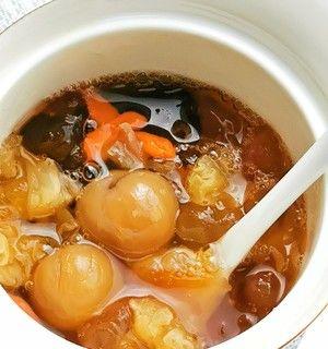 鲜龙眼红枣甜汤怎么做？有哪些健康益处？