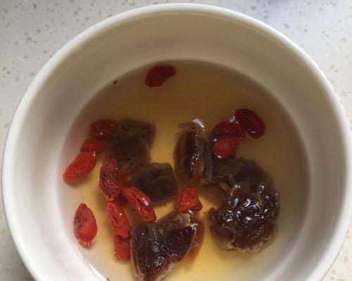 鲜龙眼红枣甜汤怎么做？有哪些健康益处？