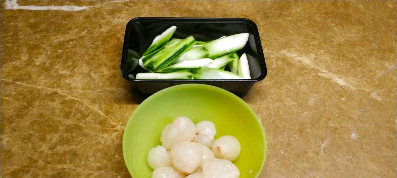 鲜荔枝炒丝瓜怎么做？步骤和技巧有哪些？