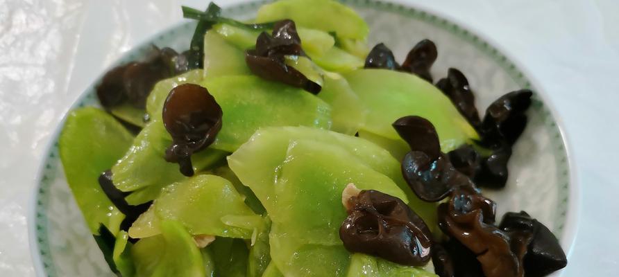 夏日清爽轻食怎么做？脆爽莴苣丝的制作方法是什么？