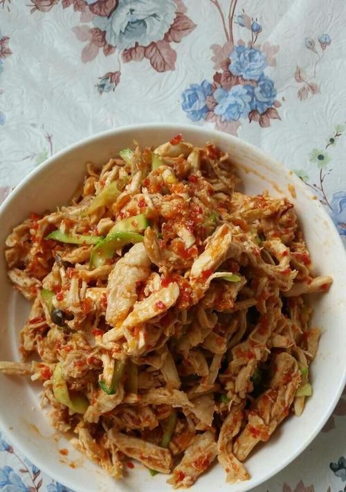 夏日清凉柠香鸡丝的做法是什么？如何在家轻松制作？