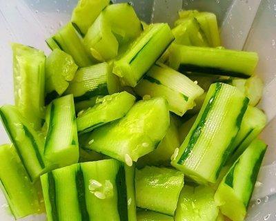 夏日凉拌青瓜万能凉拌调料怎么做？有哪些步骤和技巧？