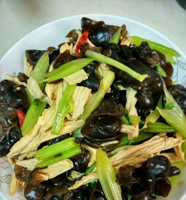 夏日凉拌菜怎么做才清爽可口？有哪些简单步骤？