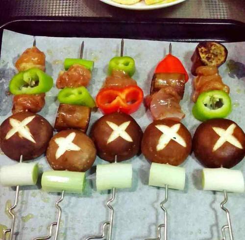 夏日缤纷蔬果串烧怎么做？有哪些步骤和技巧？