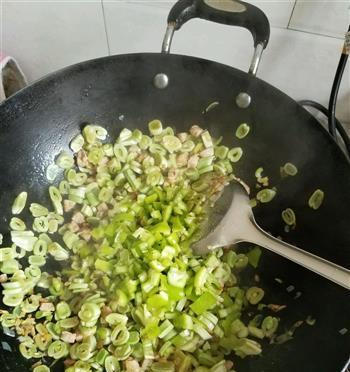 夏季最爱尖椒肉末打卤面怎么做？步骤和技巧有哪些？