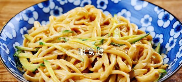 夏季最爱的凉拌面怎么做？有哪些简单步骤和技巧？