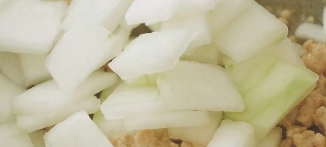 夏季祛湿冬瓜猪肉馅儿饺子怎么做？有哪些步骤和技巧？