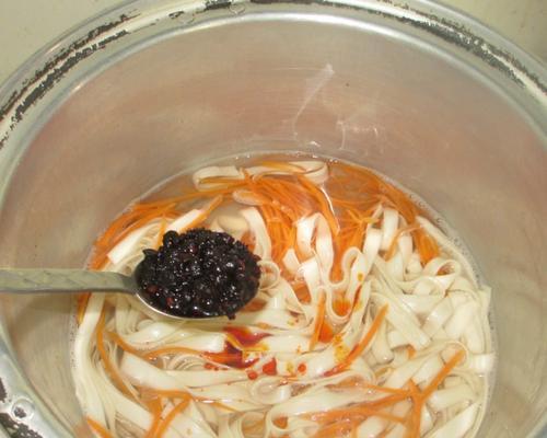 夏季清凉汤面怎么做？有哪些简单易学的食谱推荐？