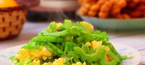 夏季败火清爽必备咸蛋黄焗苦瓜的做法？如何制作口感更佳？