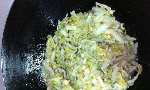 下饭蔬菜炒肉丝的做法？如何快速做出美味的家常菜？