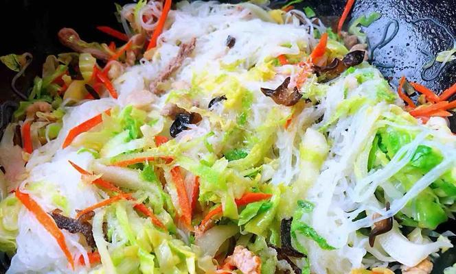 虾油炒粉丝卷心菜怎么做？步骤和技巧有哪些？
