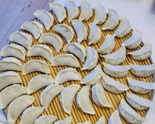 虾仁猪肉饺的做法是什么？如何在家轻松制作？