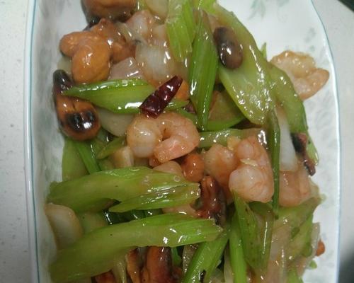 虾仁西芹腰果怎么做？有哪些步骤和技巧？
