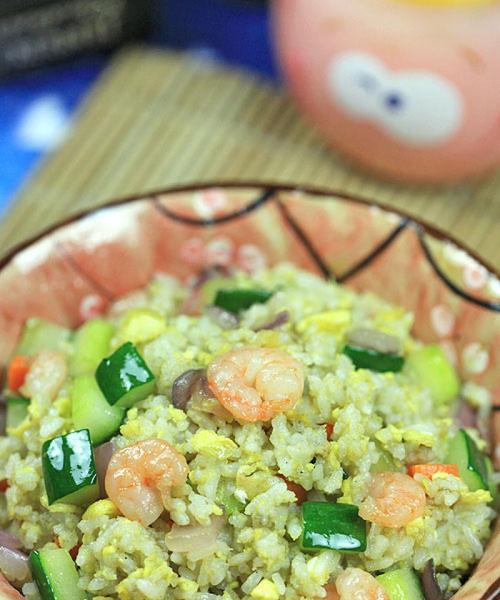 虾仁五彩炒饭怎么做？步骤详解和常见问题解答？