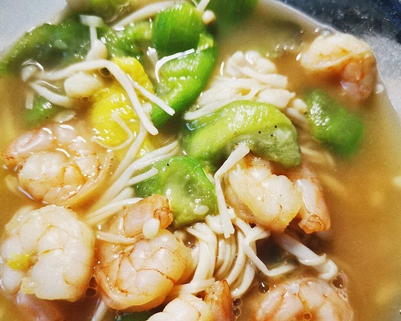 虾仁丝瓜菌菇汤怎么做？有哪些步骤和技巧？