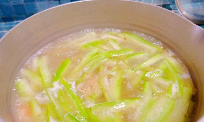 虾仁丝瓜煲怎么做？步骤和技巧有哪些？