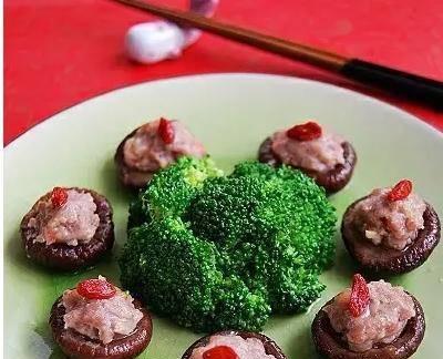 虾仁瘦肉酿香菇怎么做？步骤和技巧有哪些？