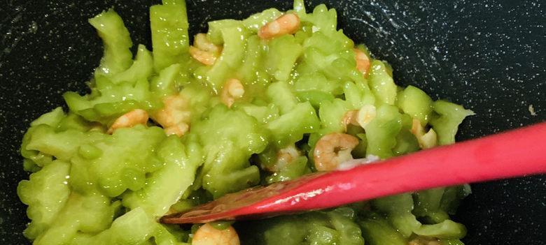 虾仁肉末炒苦瓜怎么做？步骤和技巧有哪些？