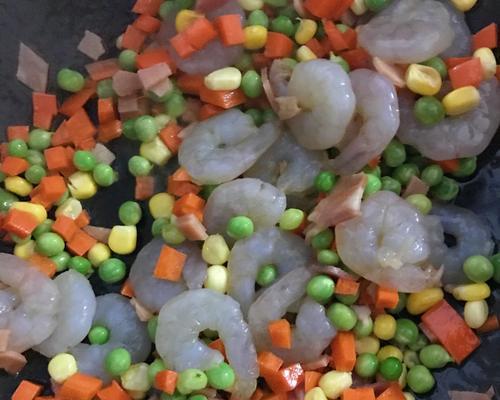 虾仁青豆蛋炒饭怎么做？步骤和技巧有哪些？