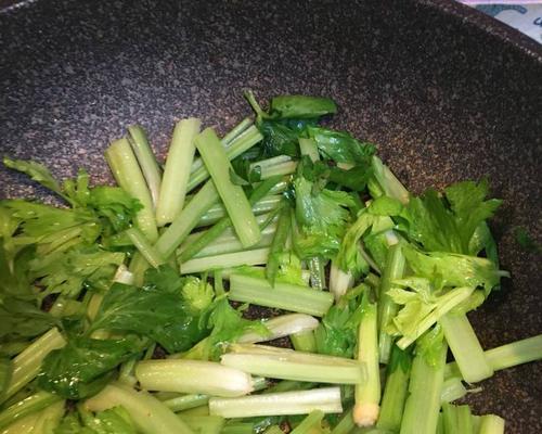 虾仁炝香芹怎么做？步骤是什么？