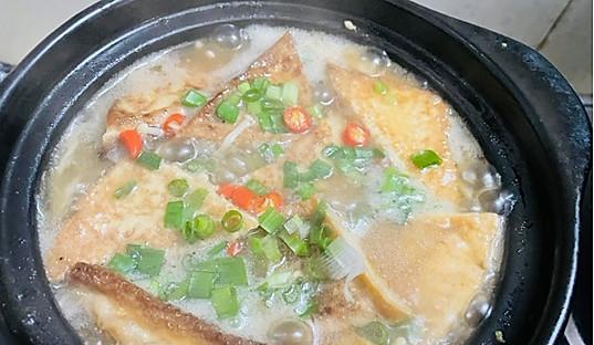 虾仁平菇豆腐煲怎么做？步骤和技巧有哪些？