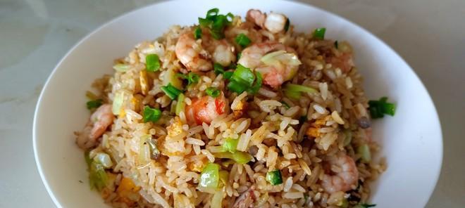 虾仁牛肉蛋炒饭怎么做？步骤和技巧有哪些？