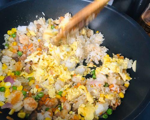 虾仁焖饭的做法是什么？如何做出美味的虾仁焖饭？
