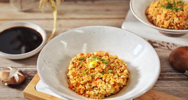 虾仁焖饭的做法是什么？如何做出美味的虾仁焖饭？
