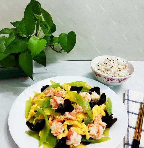 虾仁麻酱莴笋怎么做？步骤和技巧有哪些？