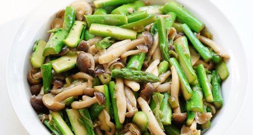 虾仁芦笋蟹味菇怎么做？步骤和技巧有哪些？