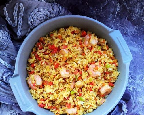虾仁辣椒炒饭的做法是什么？如何在家轻松制作？
