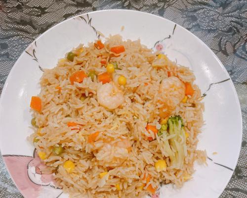 虾仁辣椒炒饭的做法是什么？如何在家轻松制作？