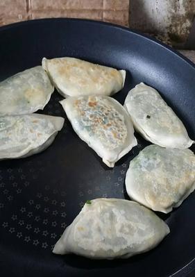 虾仁韭菜盒子的做法是什么？如何在家轻松制作？