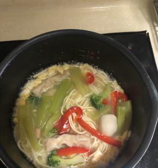 虾仁鸡蛋青菜面怎么做？详细步骤和常见问题解答？