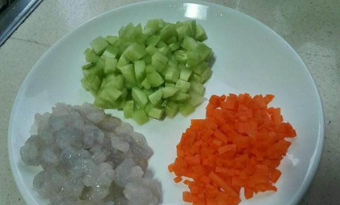 虾仁鸡蛋黄瓜丁炒饭怎么做？步骤和技巧是什么？