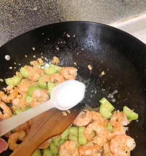虾仁鸡蛋炒大葱怎么做？步骤和技巧有哪些？