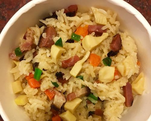虾仁海木耳焖饭怎么做？步骤和技巧有哪些？