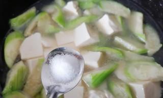 虾仁豆腐丝瓜汤怎么做？步骤和技巧有哪些？