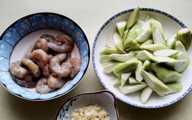 虾仁炒丝瓜怎么做？步骤和技巧有哪些？