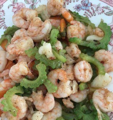虾仁炒苦瓜的做法是什么？如何炒出美味的虾仁苦瓜？
