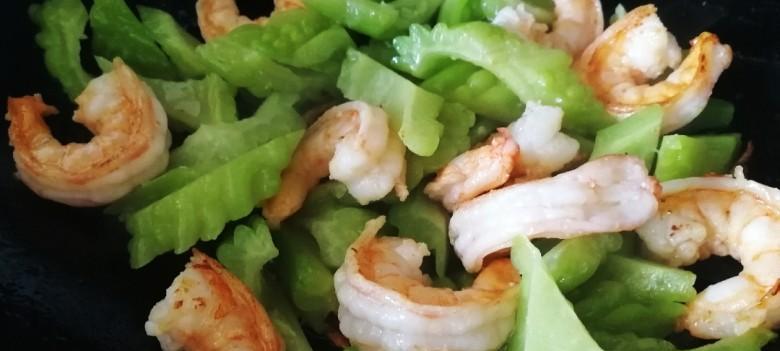 虾仁炒苦瓜的做法是什么？如何炒出美味的虾仁苦瓜？