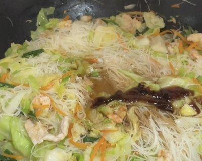 虾仁炒粉丝怎么做？步骤和技巧有哪些？