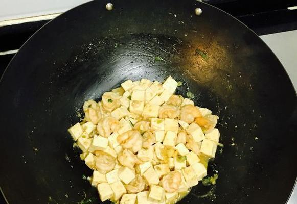 虾仁炒豆腐怎么做？步骤和技巧有哪些？