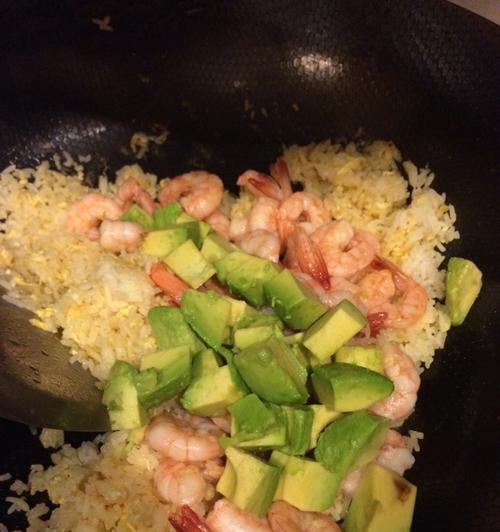 虾仁叉烧炒饭怎么做？详细步骤和技巧是什么？
