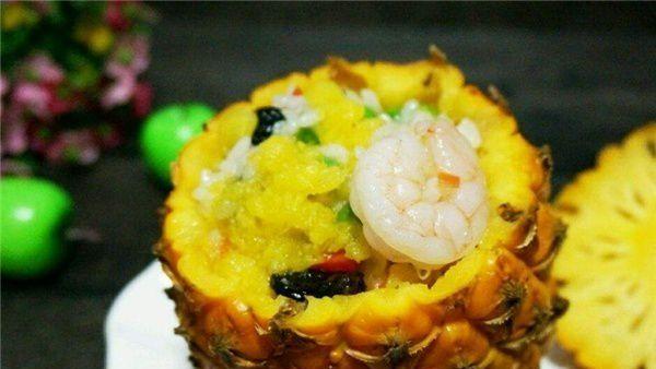 虾仁菠萝饭的做法是什么？如何在家轻松制作？