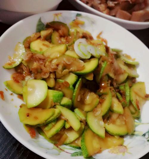 虾皮西葫芦鸡蛋怎么做？有哪些步骤和技巧？