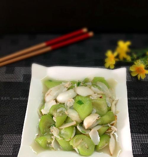 虾皮炖丝瓜的做法是什么？这道菜有哪些健康益处？