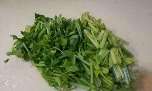 虾皮醋拌芹菜怎么做？步骤和技巧有哪些？